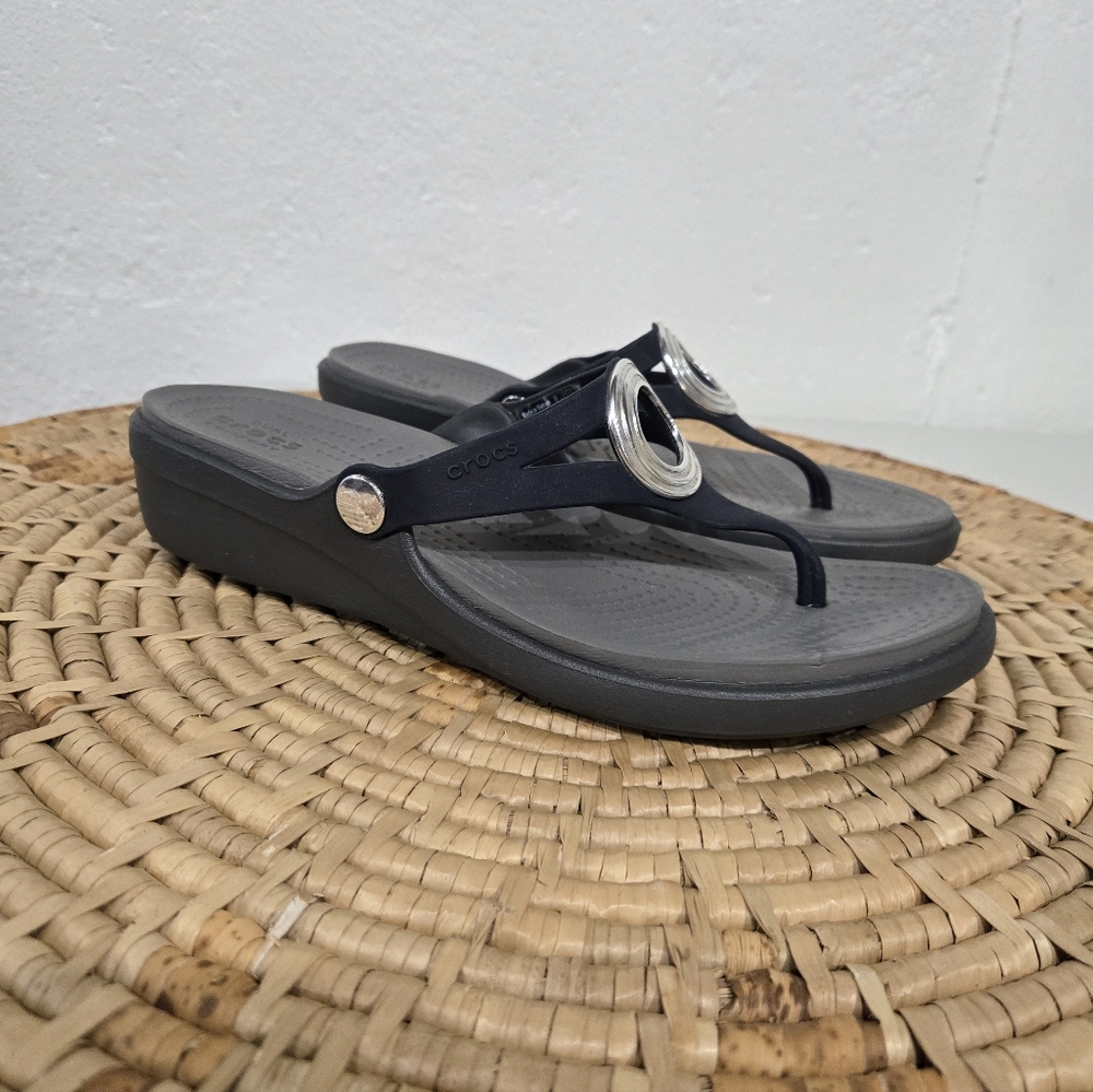 CROCS Sanrah Women's Gray Bkue Sandals with Silver Accents